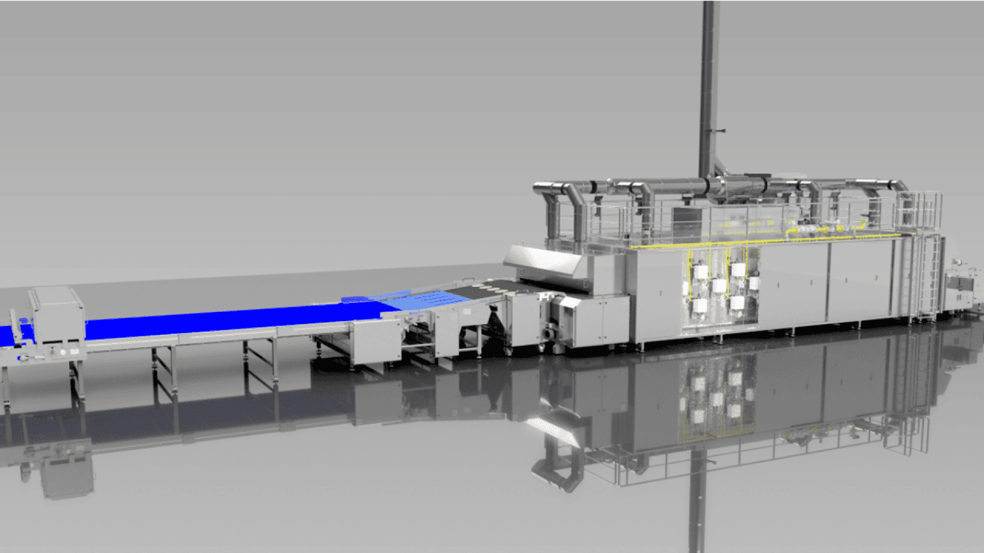 Eine große Industriemaschine mit einem Förderbandsystem, hauptsächlich silbern mit blauen Abschnitten, wird vor einem einfarbig grauen Hintergrund gezeigt, der sich auf der glänzenden Bodenoberfläche spiegelt.