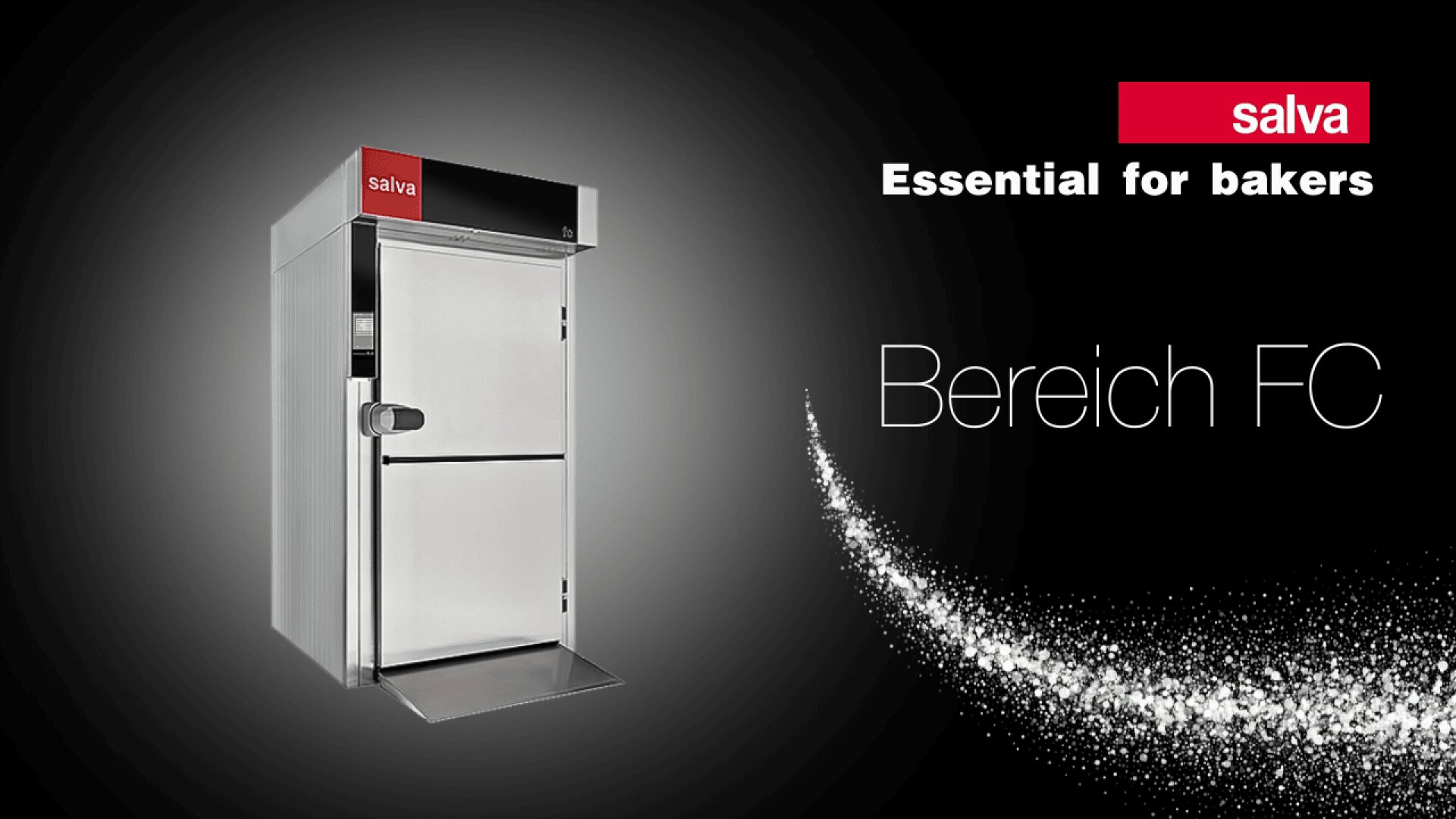 Ein großer Industrieofen mit einer Tür aus rostfreiem Stahl ist auf einem dunklen Hintergrund abgebildet. Der Schriftzug salva Essential for bakers Bereich FC ist zu sehen, zusammen mit einer geschwungenen Spur aus weißen Partikeln.