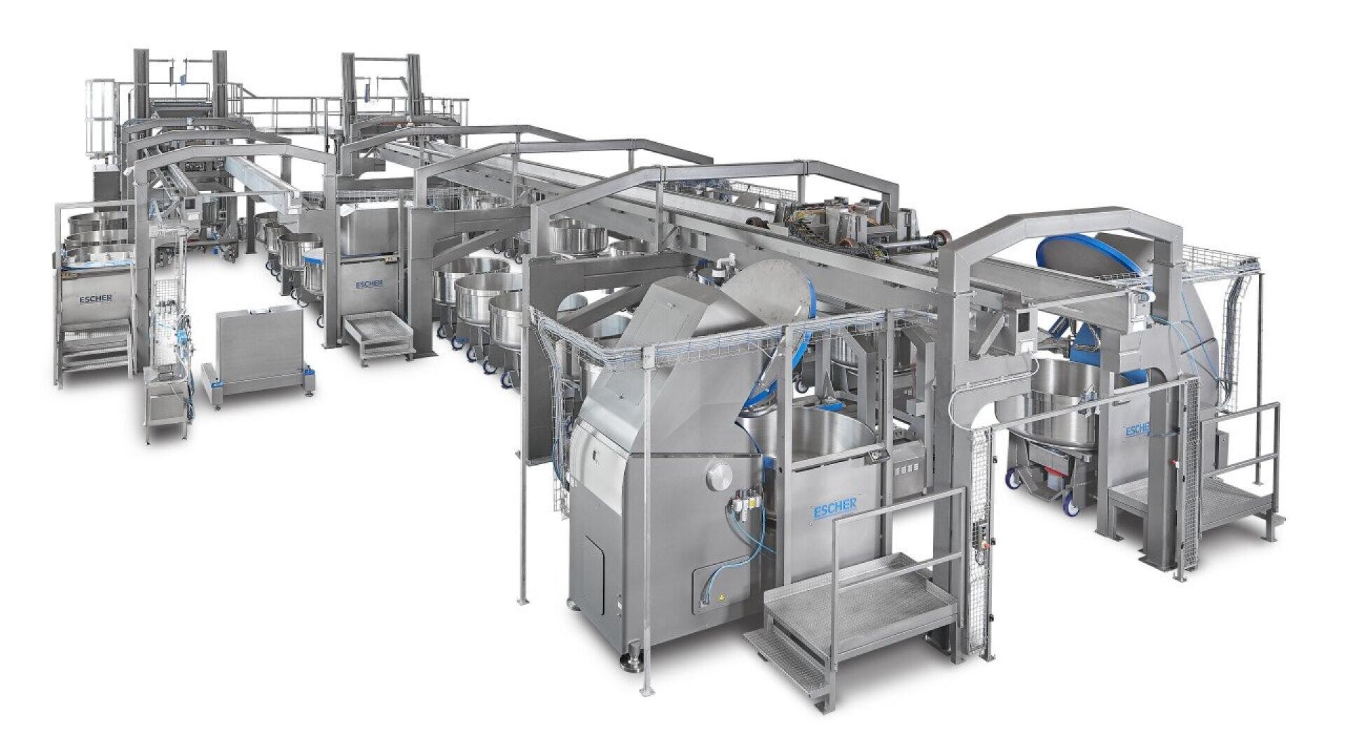 Große industrielle Lebensmittelverarbeitungsanlage mit mehreren miteinander verbundenen Maschinen, Plattformen und Laufstegen aus Edelstahl, die für das automatische Sortieren, Waschen oder Verpacken von Lebensmitteln konzipiert ist.