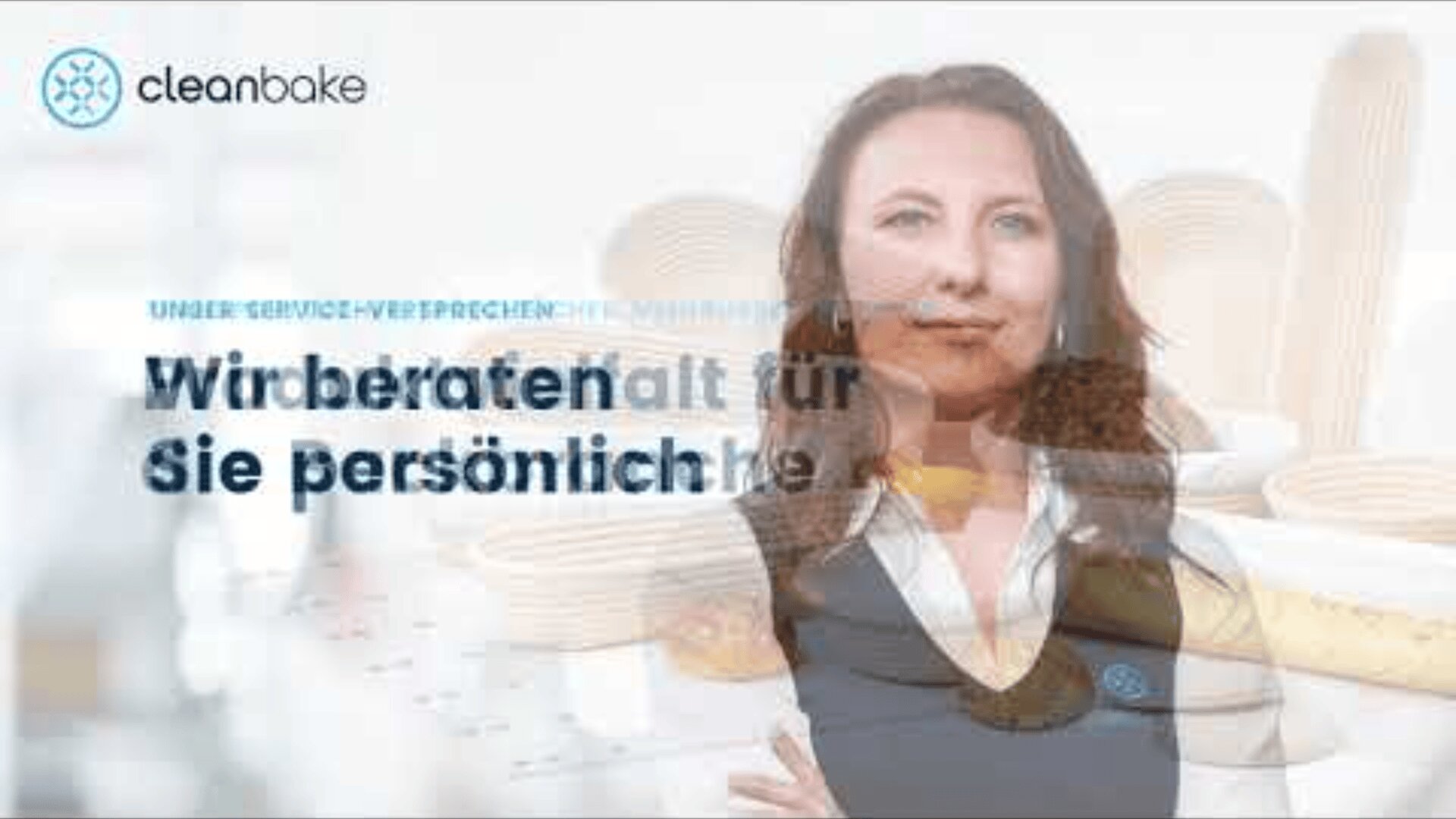 A woman in business attire stands confidently in front of a blurred background with large bread loaves. The German text reads: Wir beraten Sie persönlich (“We advise you personally”). The cleanbake logo is visible.